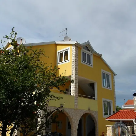 安奇卡公寓 公寓 *