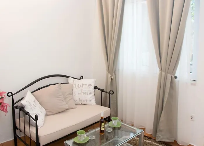 安奇卡公寓 公寓 *